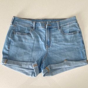 Old Navy shorts size 6 mid-rise